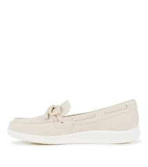 Baretraps Venia Boat Shoe Natural