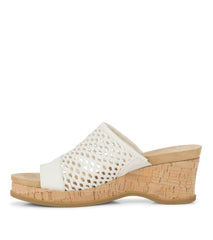 Baretraps Cherish Wedge Sandal Cream