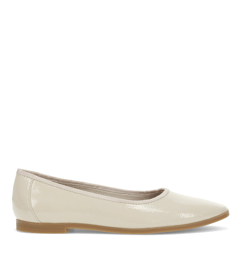Baretraps Tania Casual Flat Ivory