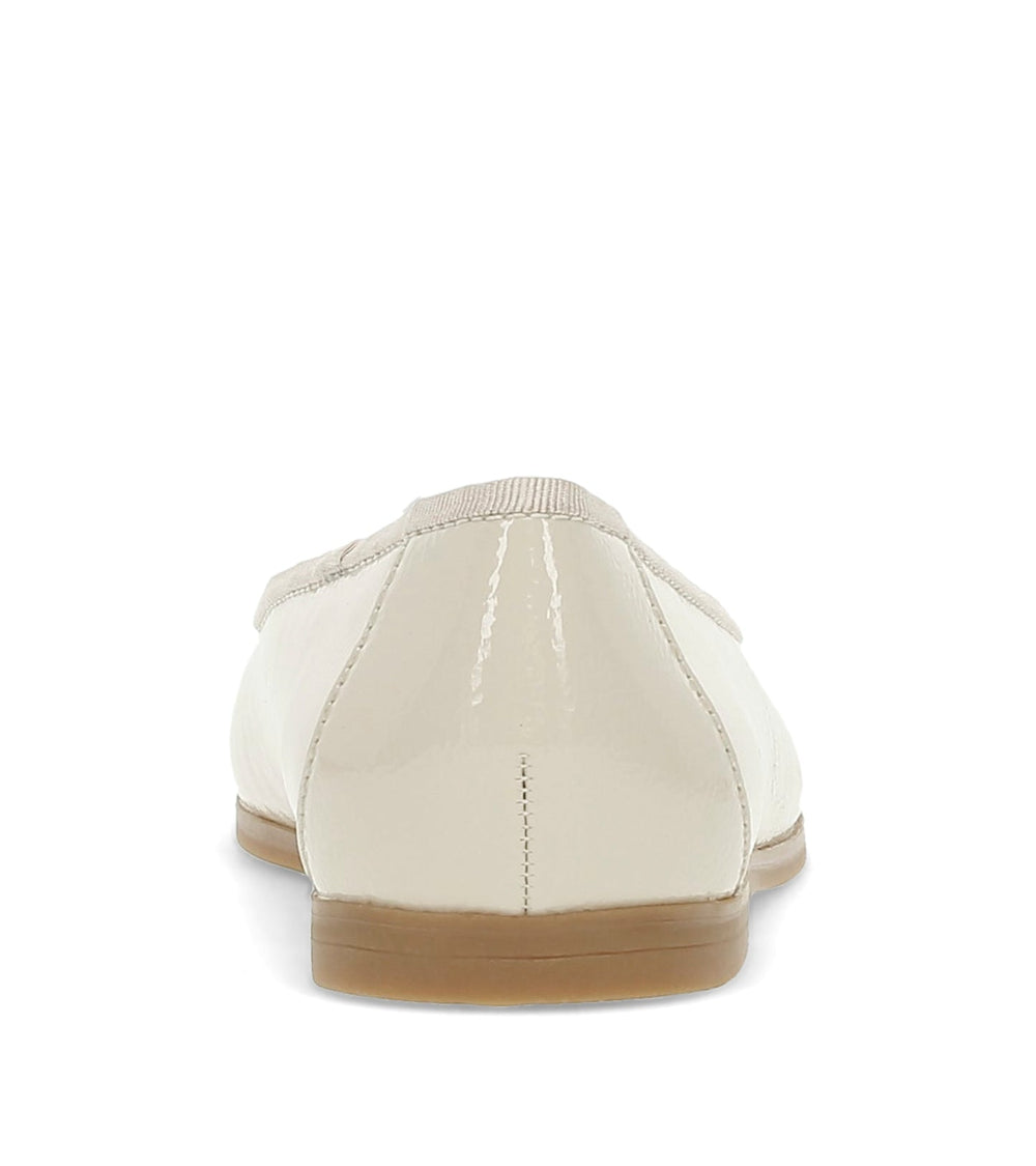 Baretraps Tania Casual Flat Ivory