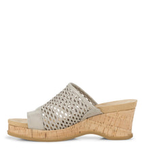 Baretraps Cherish Wedge Sandal Champagne