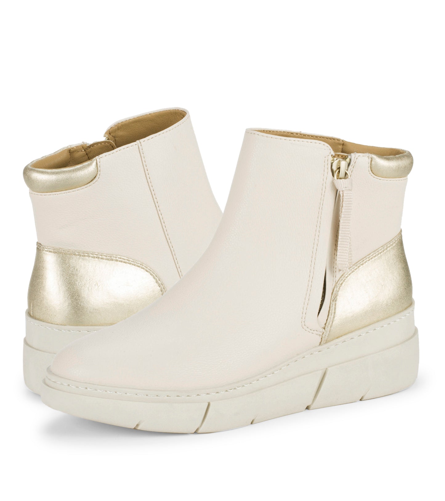 Baretraps Lakelyn Wedge Bootie Ecru