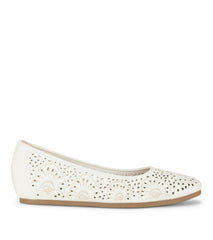 Baretraps Chika Casual Flat Cream