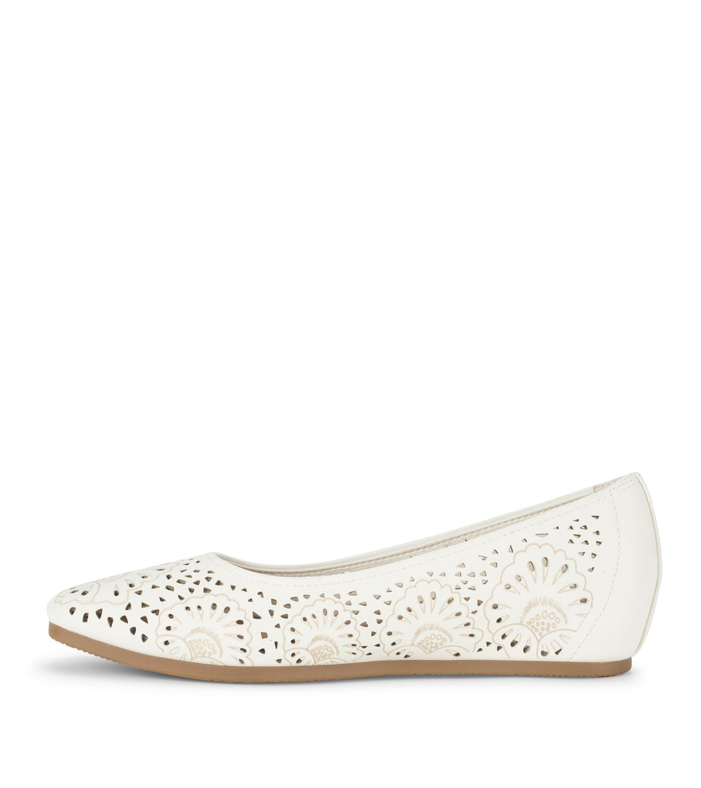 Baretraps Chika Casual Flat Cream