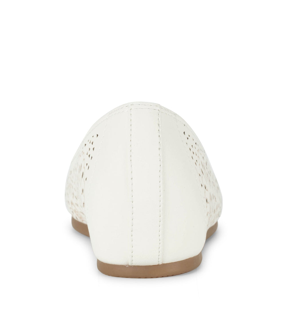 Baretraps Chika Casual Flat Cream
