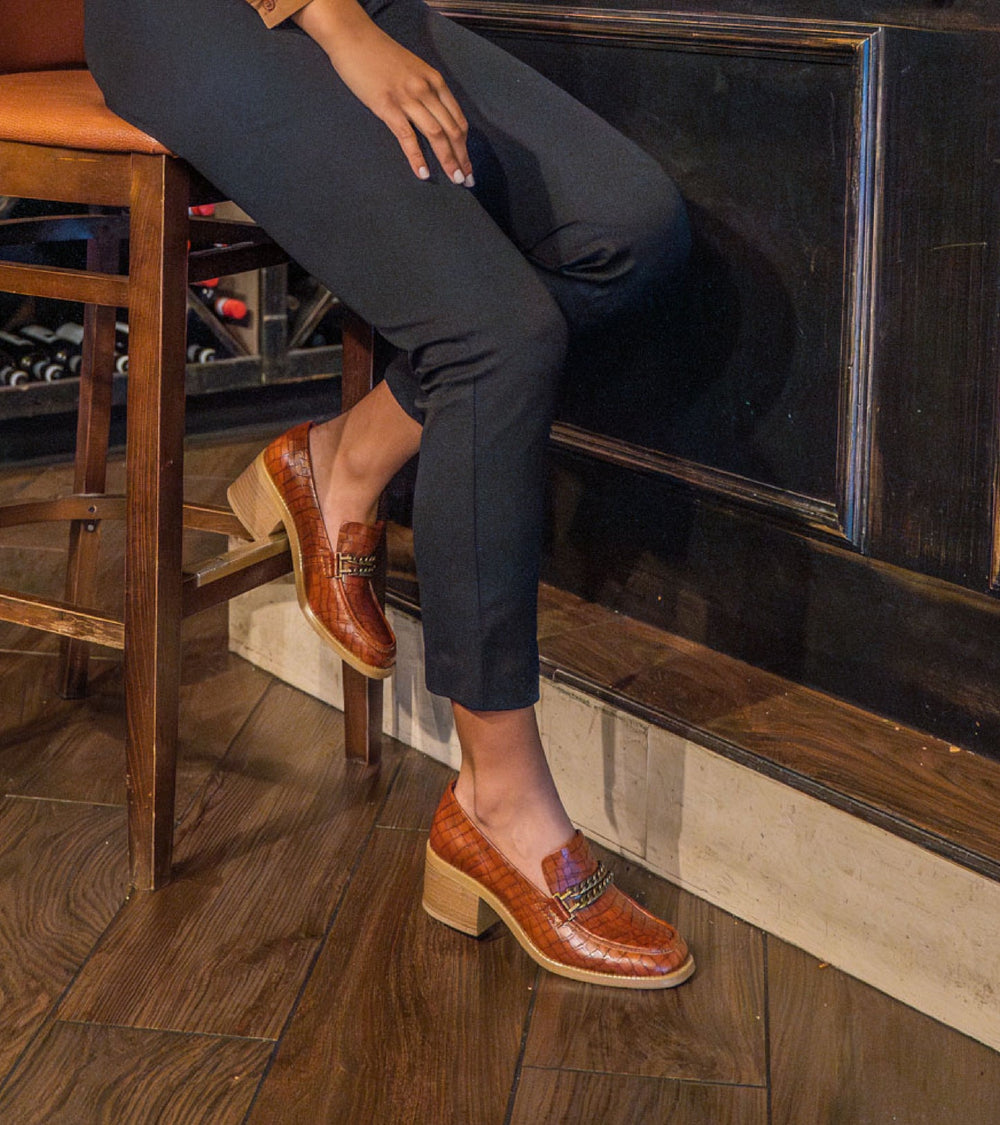 Baretraps Athena Loafer Dark Spice