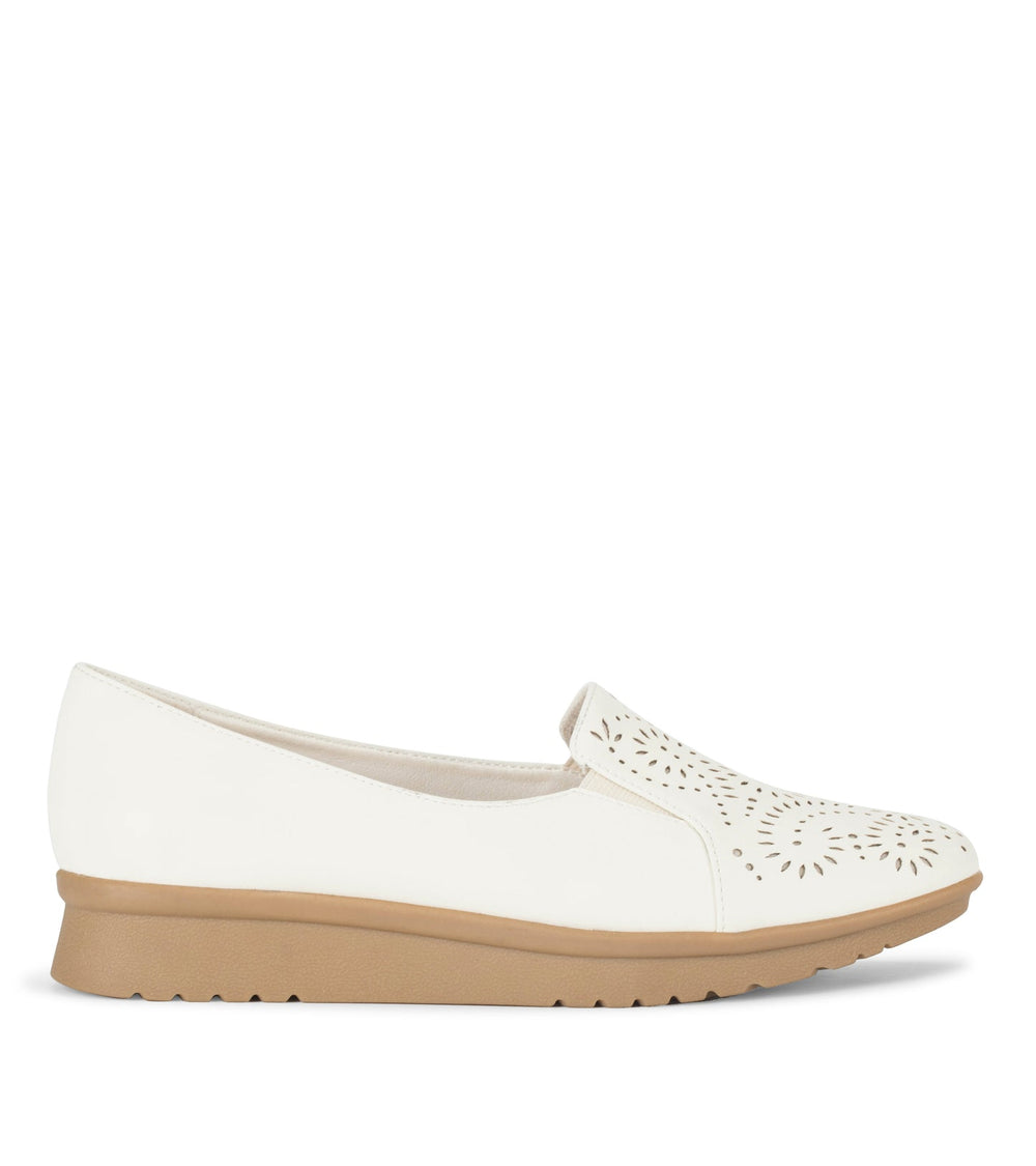 Baretraps Amry Slip On Loafer Cream