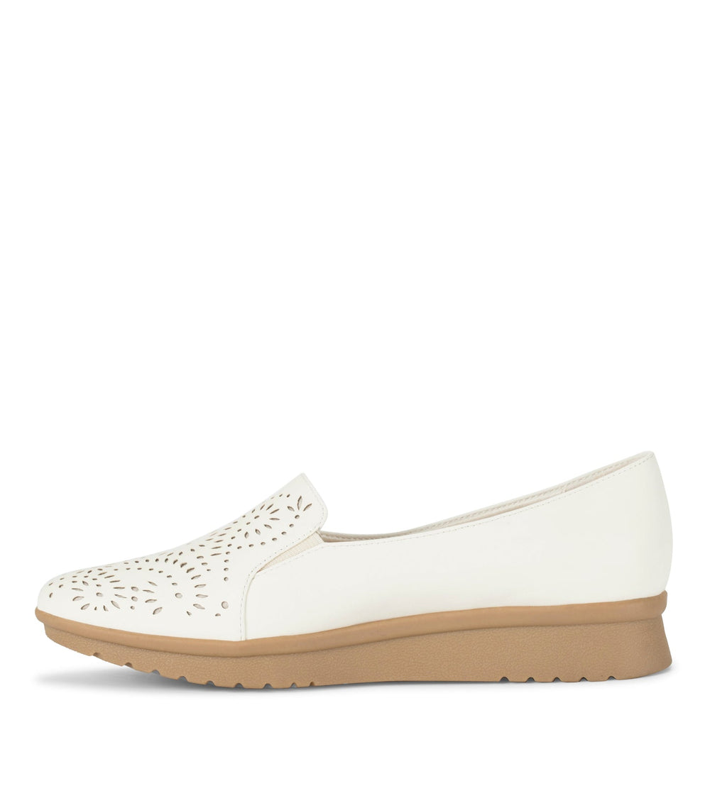 Baretraps Amry Slip On Loafer Cream