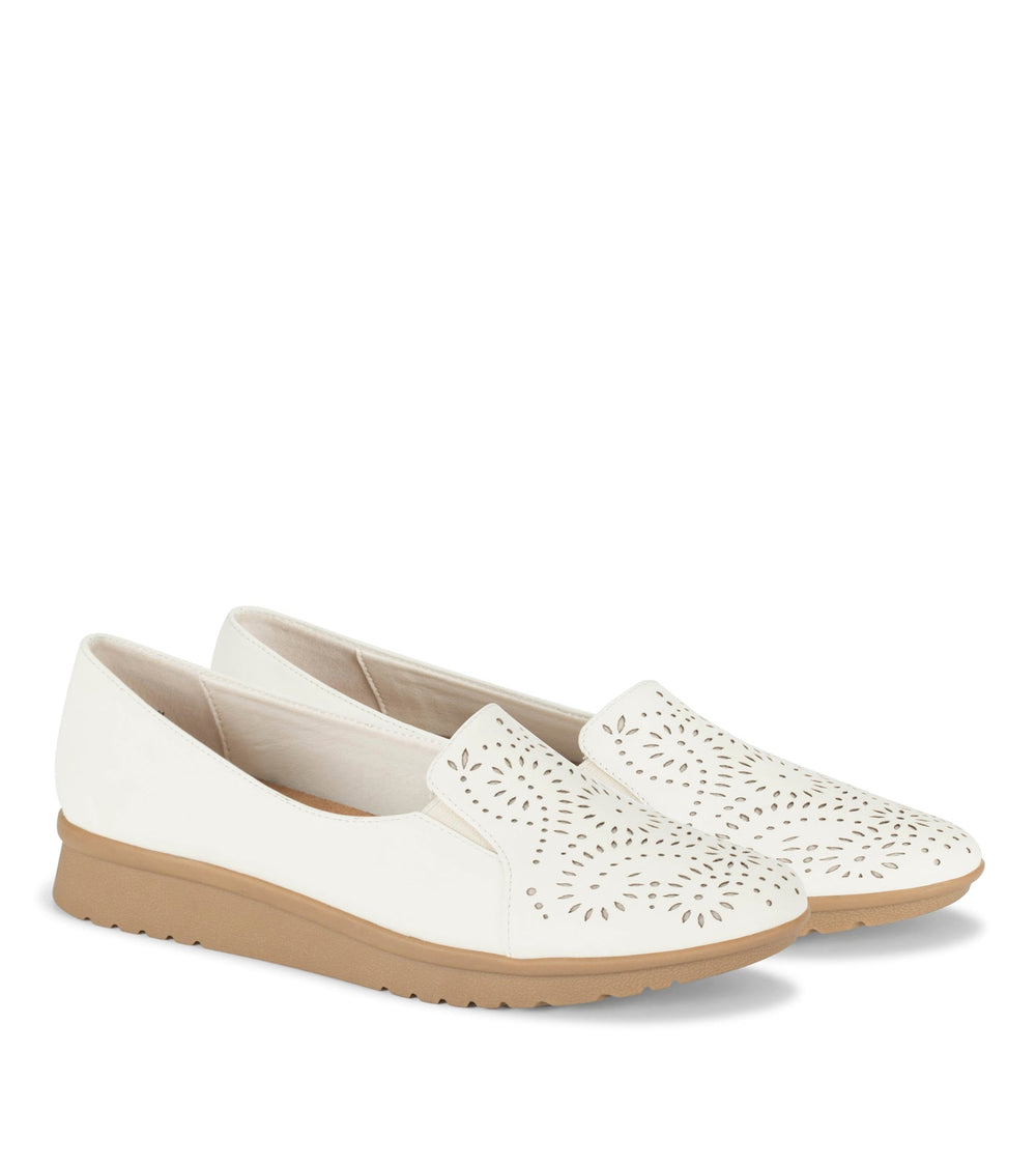 Baretraps Amry Slip On Loafer Cream