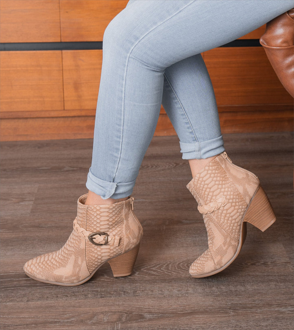 Baretraps Ledell Bootie Camel