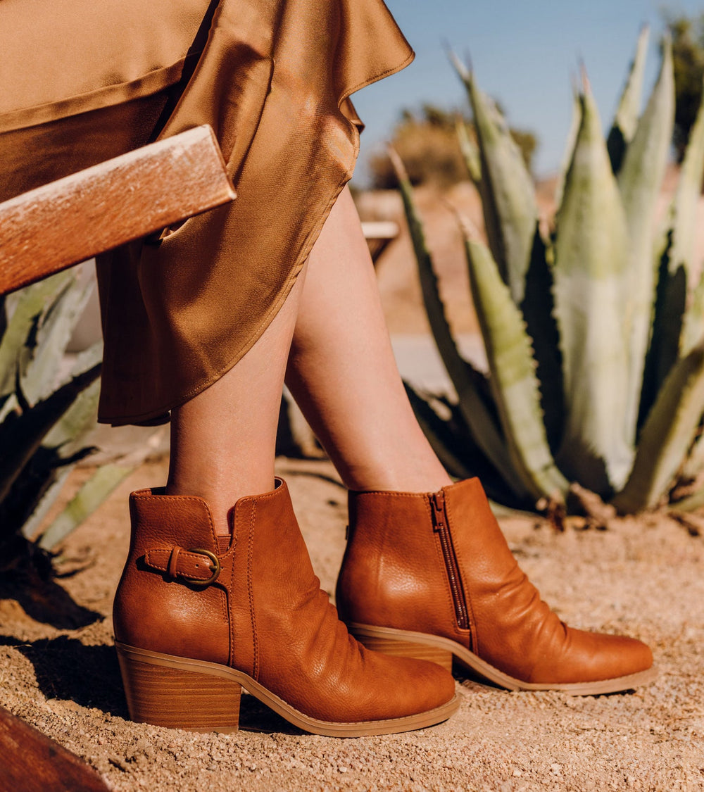 Baretraps Linnea Block Heel Bootie Light Rust
