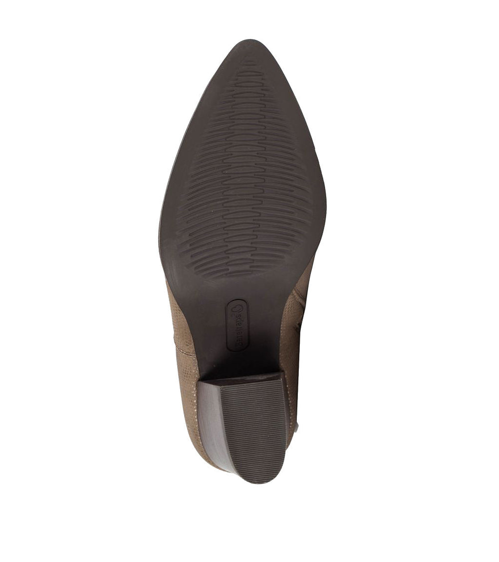 Baretraps Yancee Bootie Auburn