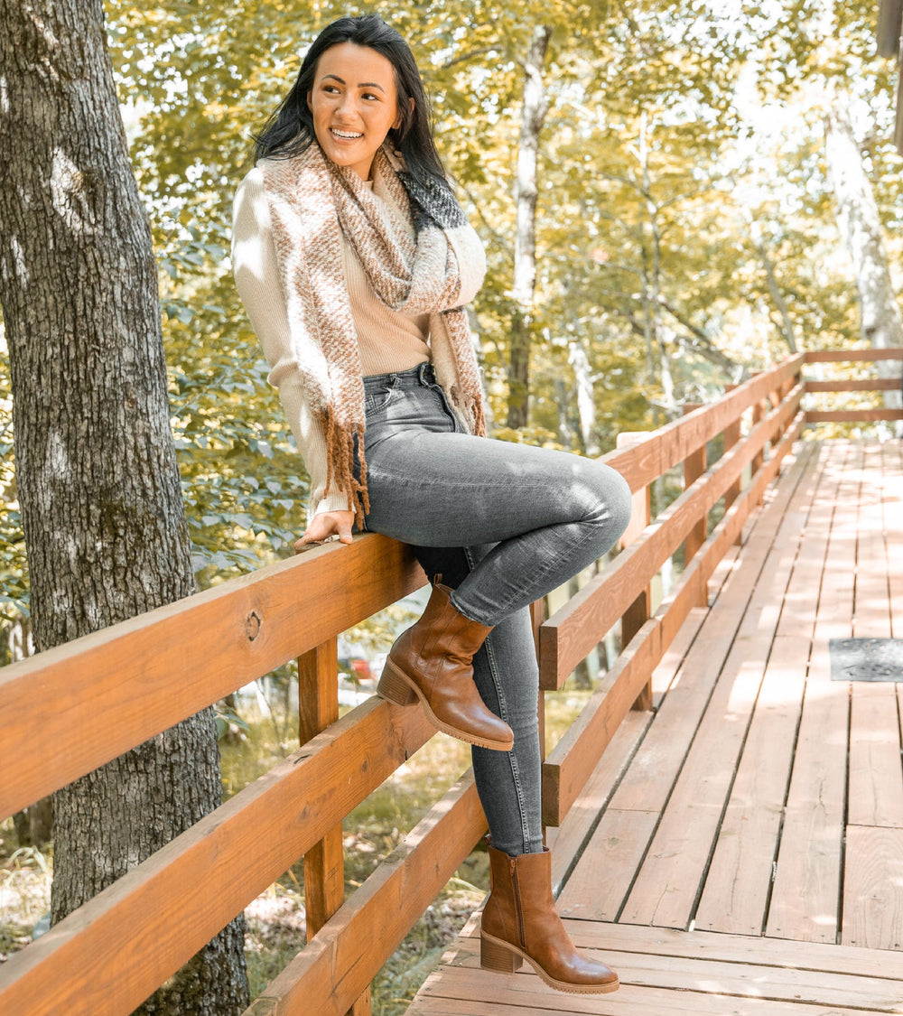 Baretraps Feeney Block Heel Boot Brush Brown